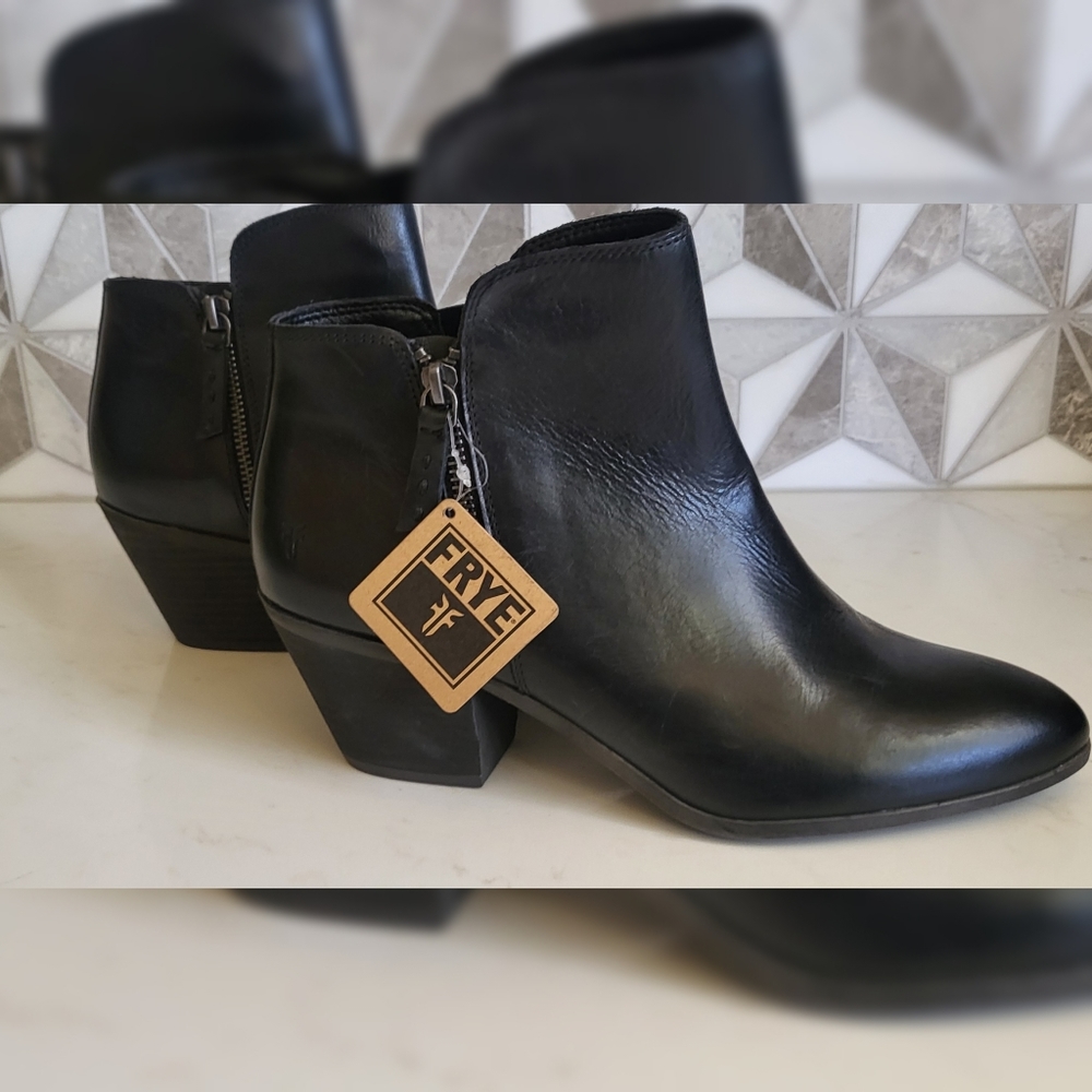 FRYE Judith Zip Booties